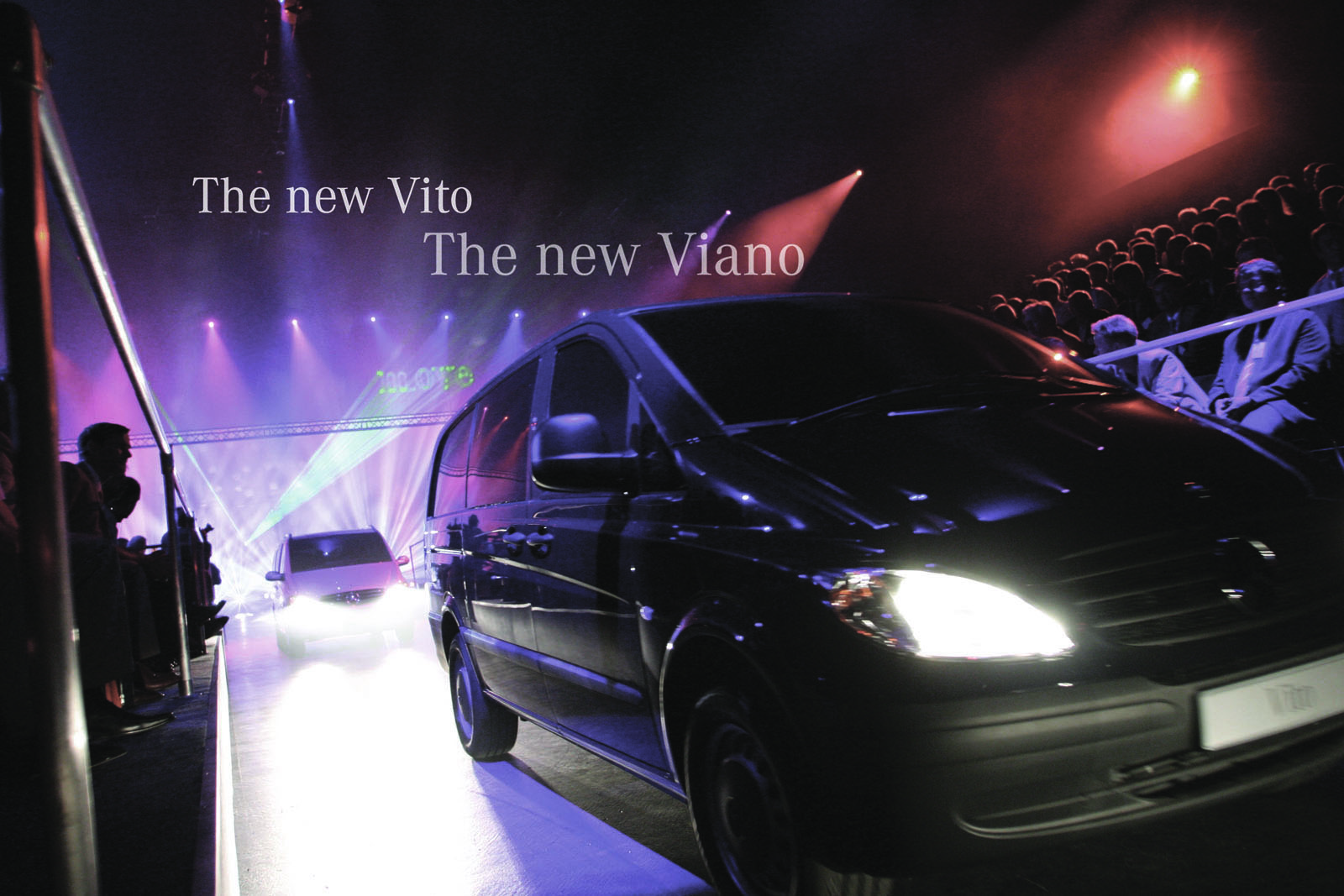Fahrzeugpräsentation neuer Vito im Hintergrund eine Lasershow